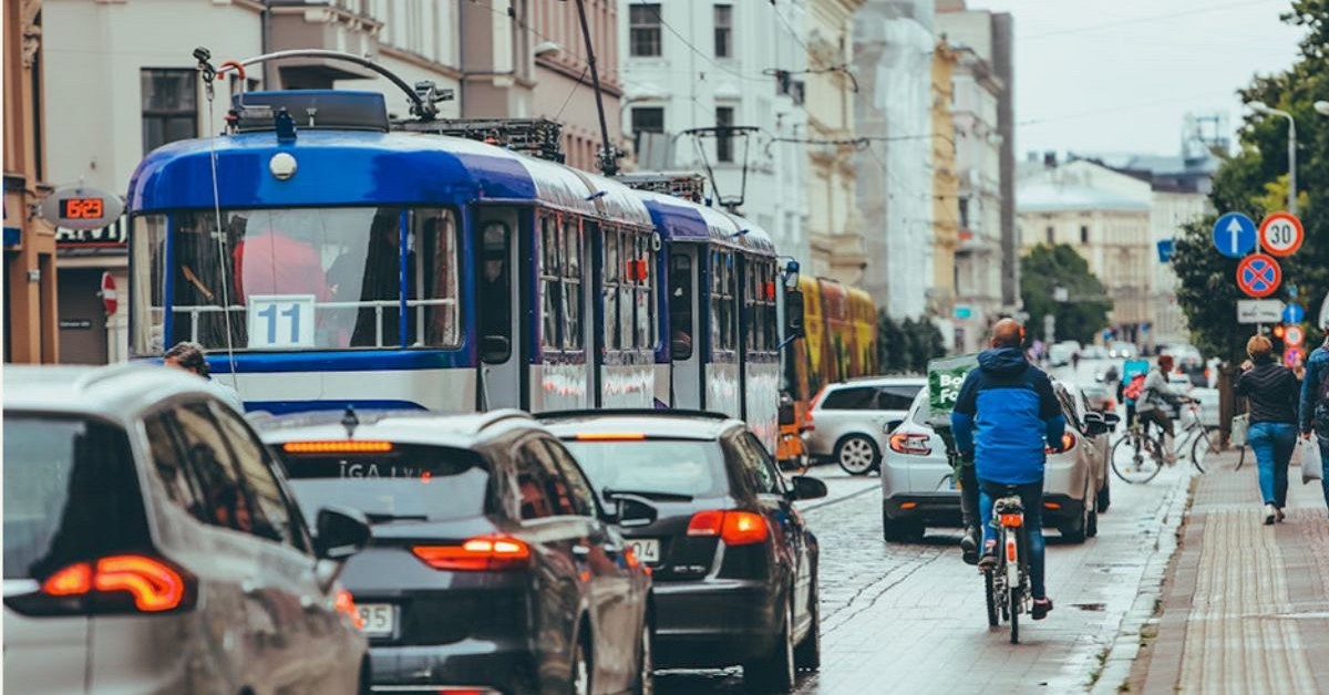 the psychology behind cyclist-driver interactions: a road safety guide